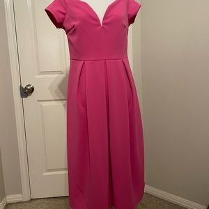 Pink dress with a pinup look.